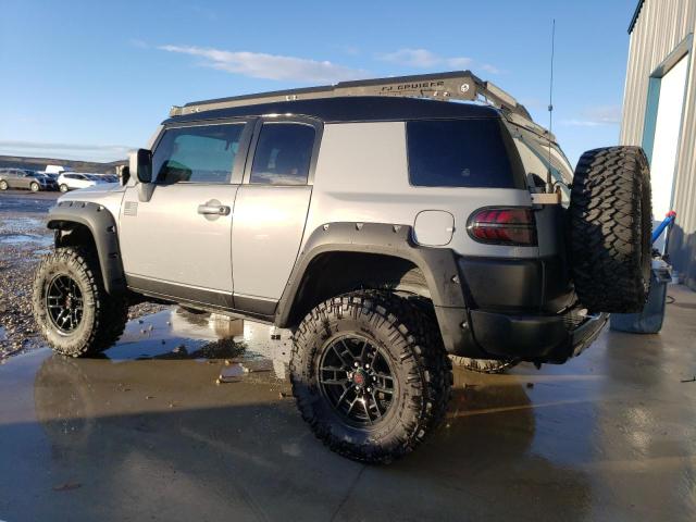 JTEBU4BF4EK180600 - 2014 TOYOTA FJ CRUISER SILVER photo 2