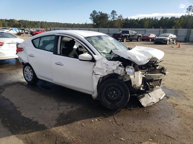 3N1CN7AP1JL877977 - 2018 NISSAN VERSA S WHITE photo 4