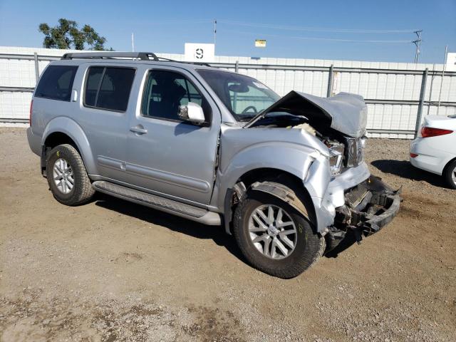 5N1AR18U85C738752 - 2005 NISSAN PATHFINDER LE SILVER photo 4