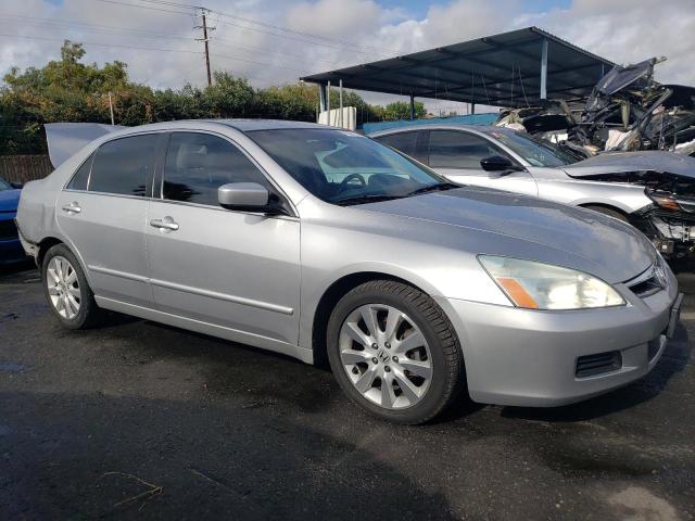 1HGCM66817A000547 - 2007 HONDA ACCORD EX SILVER photo 4