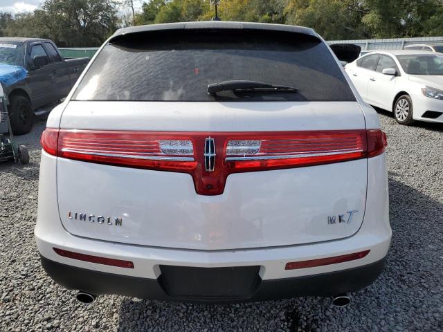 2LMHJ5FK0HBL00590 - 2017 LINCOLN MKT WHITE photo 6