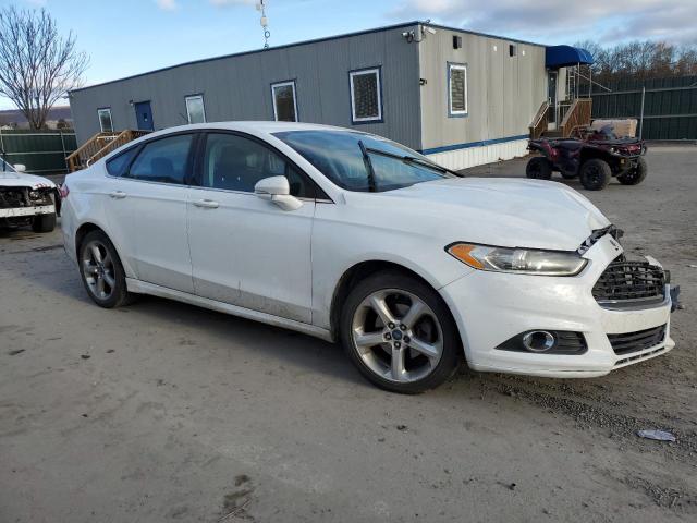 3FA6P0H9XFR282929 - 2015 FORD FUSION SE WHITE photo 4