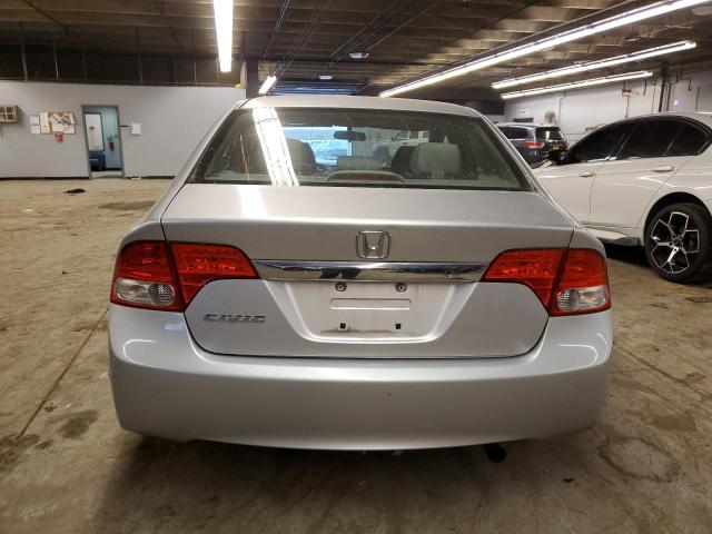 19XFA16589E051864 - 2009 HONDA CIVIC LX SILVER photo 6