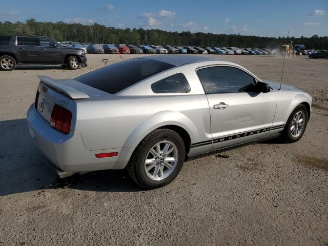 1ZVFT80N955228730 - 2005 FORD MUSTANG SILVER photo 3