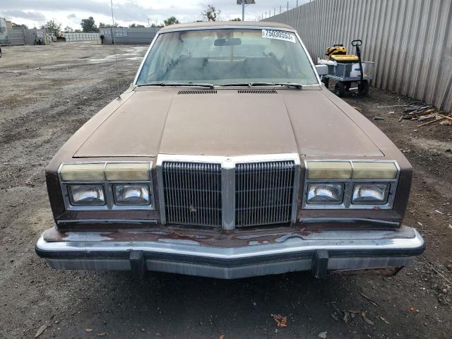 FM41CAG196276 - 1980 CHRYSLER LEBARON 棕色 照片 5