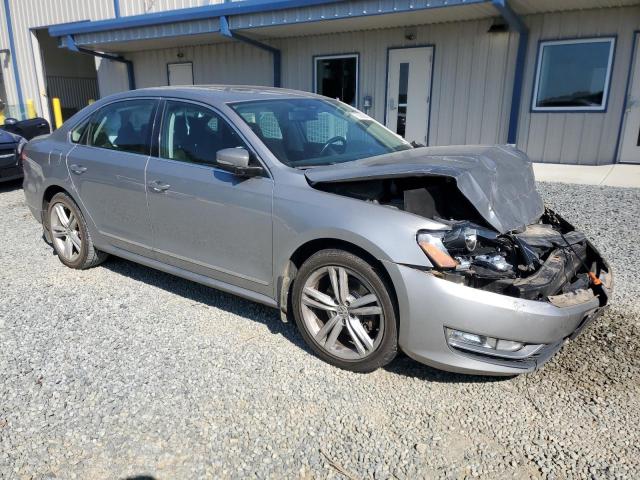 1VWCN7A35DC085659 - 2013 VOLKSWAGEN PASSAT SEL SILVER photo 4