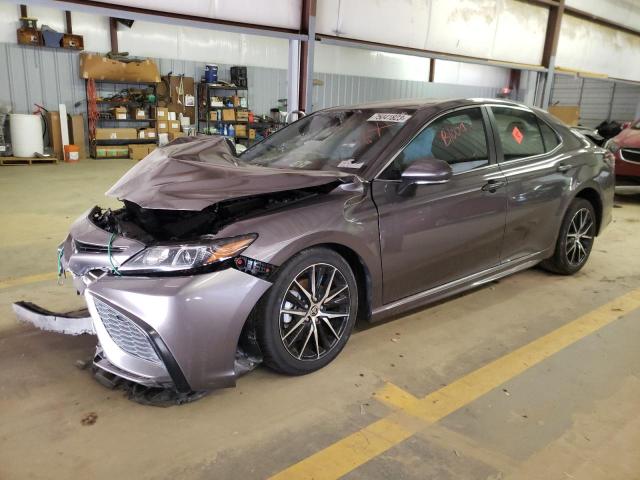 4T1G11AK7NU711000 - 2022 TOYOTA CAMRY SE GRAY photo 1