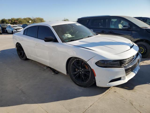 2C3CDXBG9HH623553 - 2017 DODGE CHARGER SE WHITE photo 4