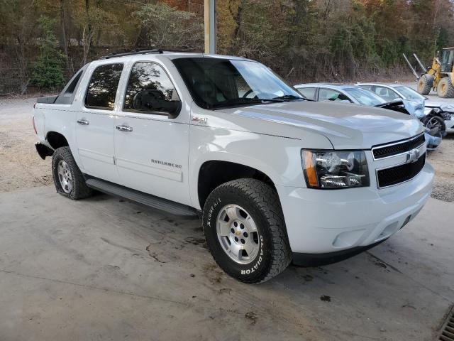 3GNTKFE72CG238889 - 2012 CHEVROLET AVALANCHE LT WHITE photo 4