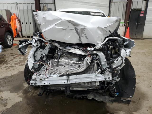 LRBFX2SA9JD081905 - 2018 BUICK ENVISION ESSENCE WHITE photo 5