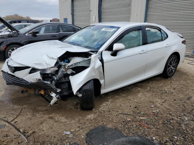 4T1F11AK3MU442231 - 2021 TOYOTA CAMRY XLE WHITE photo 1