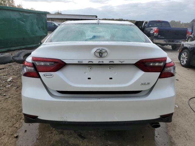 4T1F11AK3MU442231 - 2021 TOYOTA CAMRY XLE WHITE photo 6