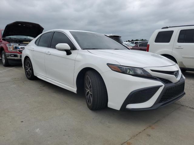 4T1G11AK4RU889775 - 2024 TOYOTA CAMRY SE NIGHT SHADE WHITE photo 4