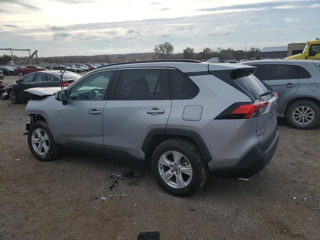 2T3P1RFV2MW186838 - 2021 TOYOTA RAV4 XLE SILVER photo 2