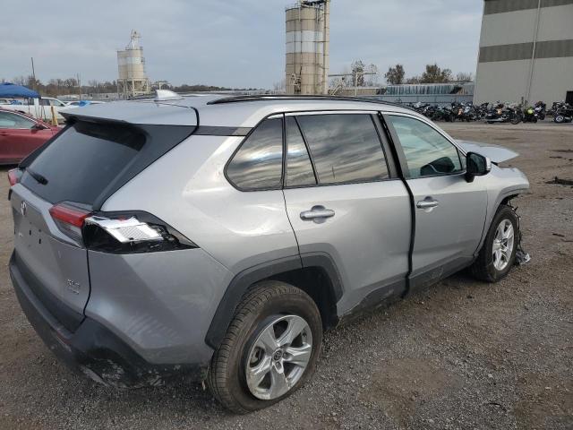 2T3P1RFV2MW186838 - 2021 TOYOTA RAV4 XLE SILVER photo 3