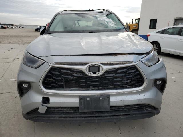 5TDGZRBH1NS176815 - 2022 TOYOTA HIGHLANDER XLE Gümüş foto 5