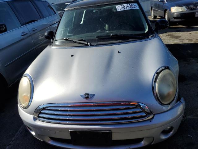 WMWML33509TX35443 - 2009 MINI COOPER CLUBMAN SILVER photo 5