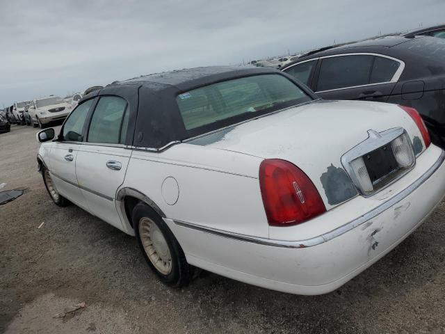 1LNHM81W11Y606933 - 2001 LINCOLN TOWN CAR EXECUTIVE WHITE photo 2