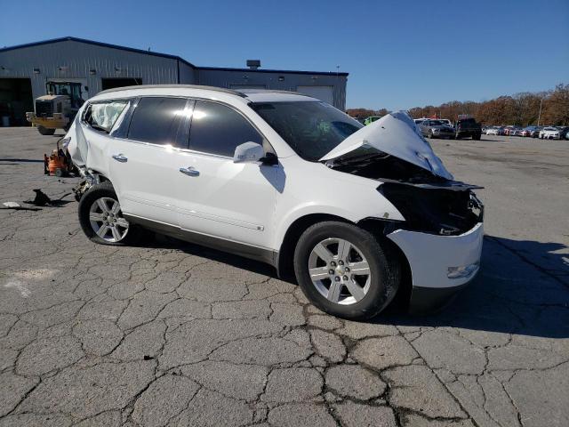 1GNLVGED7AS122063 - 2010 CHEVROLET TRAVERSE LT WHITE photo 4