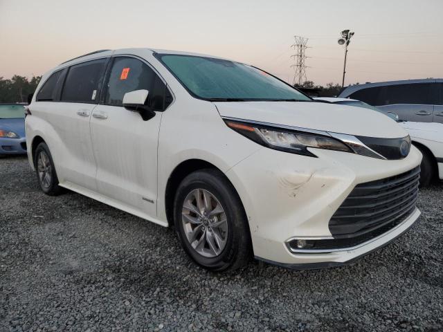 5TDYRKEC1MS061819 - 2021 TOYOTA SIENNA XLE WHITE photo 4