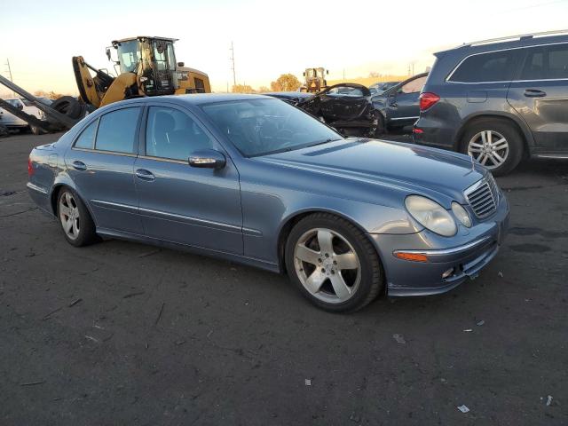 WDBUF83J55X180642 - 2005 MERCEDES-BENZ E 500 4MATIC BLUE photo 4