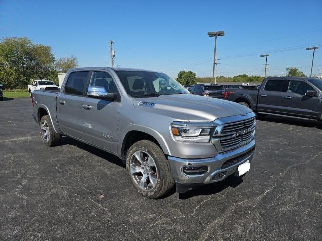 1C6SRFJT0NN394837 - 2022 RAM 1500 LARAMIE SILVER photo 1