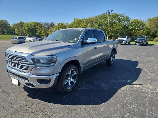 1C6SRFJT0NN394837 - 2022 RAM 1500 LARAMIE SILVER photo 2