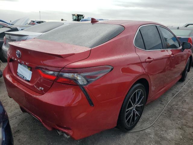4T1G11AKXPU099992 - 2023 TOYOTA CAMRY SE NIGHT SHADE RED photo 3