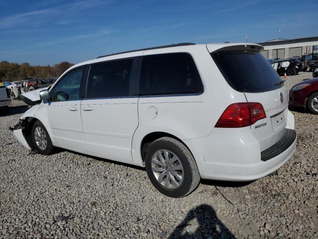 2C4RVABG8ER135054 - 2014 VOLKSWAGEN ROUTAN SE WHITE photo 2