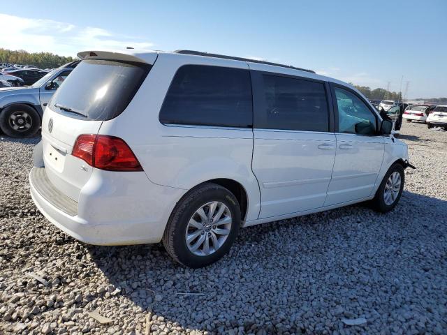 2C4RVABG8ER135054 - 2014 VOLKSWAGEN ROUTAN SE WHITE photo 3