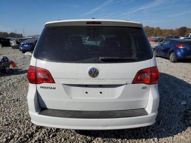 2C4RVABG8ER135054 - 2014 VOLKSWAGEN ROUTAN SE WHITE photo 6