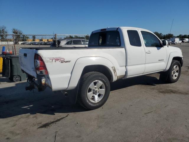 5TETU4GN9AZ709439 - 2010 TOYOTA TACOMA PRERUNNER ACCESS CAB WHITE photo 3