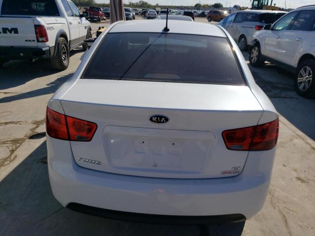 KNAFU4A23D5730500 - 2013 KIA FORTE EX WHITE photo 6