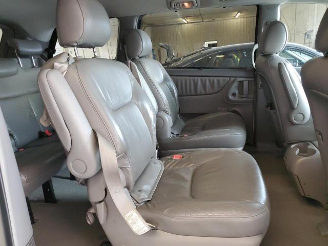 5TDBA22C84S028608 - 2004 TOYOTA SIENNA XLE WHITE photo 11