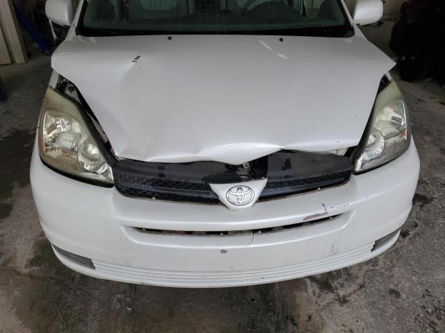 5TDBA22C84S028608 - 2004 TOYOTA SIENNA XLE WHITE photo 12