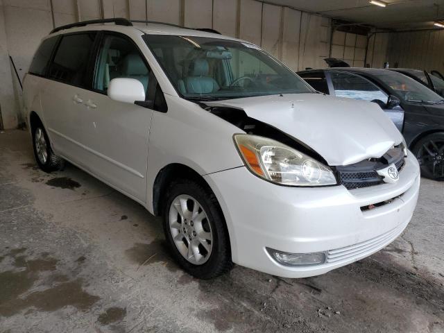 5TDBA22C84S028608 - 2004 TOYOTA SIENNA XLE WHITE photo 4