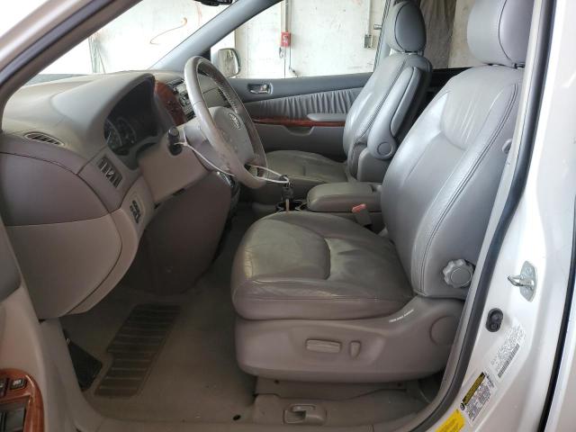 5TDBA22C84S028608 - 2004 TOYOTA SIENNA XLE WHITE photo 7