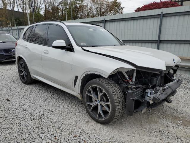 5UXCR6C55KLL11307 - 2019 BMW X5 XDRIVE40I WHITE photo 4