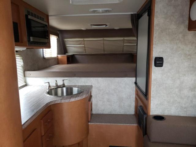 18736 - 2019 ADVE CAMPER WHITE photo 5