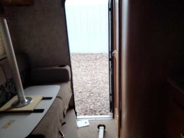 18736 - 2019 ADVE CAMPER WHITE photo 6