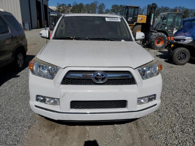 JTEZU5JR8B5025638 - 2011 TOYOTA 4RUNNER SR5 WHITE photo 5