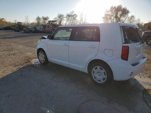 JTLKE50E481011077 - 2008 TOYOTA SCION XB WHITE photo 2