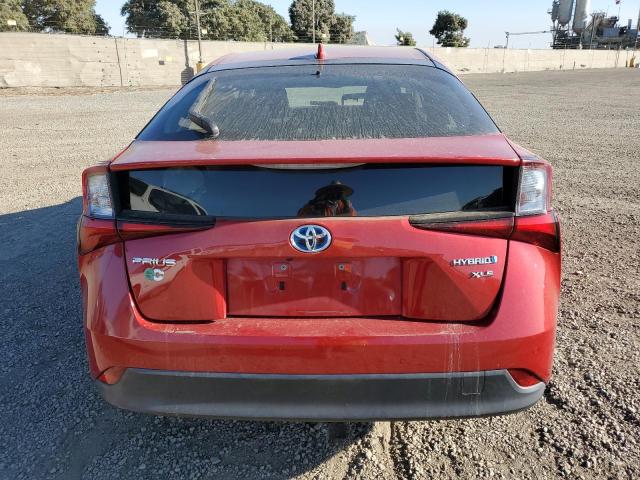 JTDKARFUXK3072197 - 2019 TOYOTA PRIUS RED photo 6