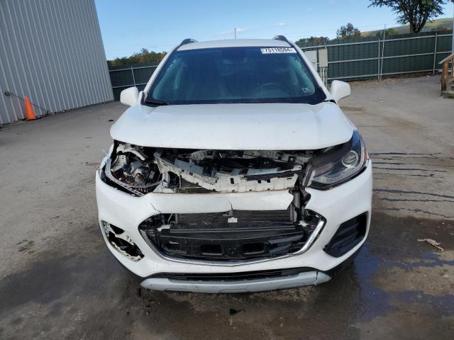 KL7CJPSB6JB683374 - 2018 CHEVROLET TRAX 1LT WHITE photo 5