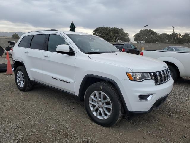 1C4RJEAG8MC638451 - 2021 JEEP GRAND CHER LAREDO WHITE photo 4