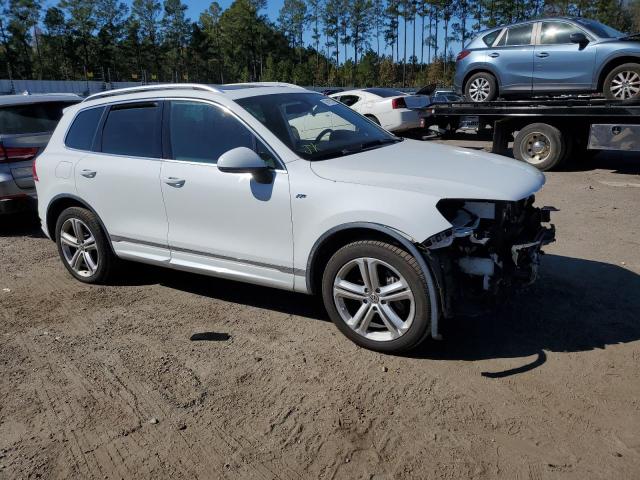 WVGDF9BP4ED002862 - 2014 VOLKSWAGEN TOUAREG V6 WHITE photo 4