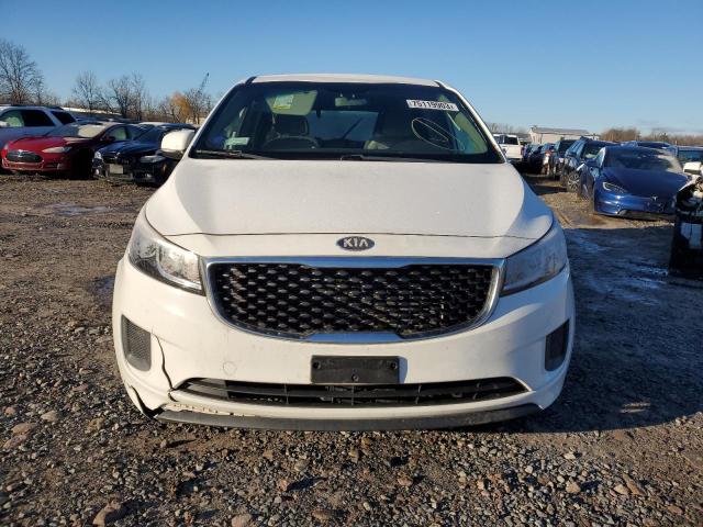 KNDMB5C11J6383166 - 2018 KIA SEDONA LX WHITE photo 5