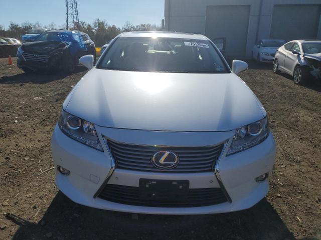 JTHBW1GG2F2094748 - 2015 LEXUS ES 300H WHITE photo 5