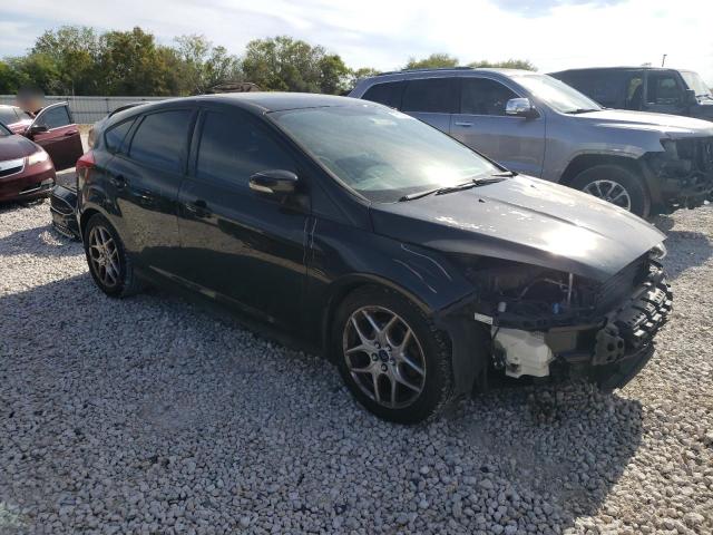 1FADP3K29FL283170 - 2015 FORD FOCUS SE BLACK photo 4