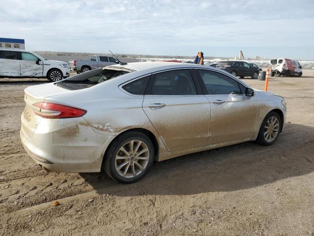 3FA6P0HD3HR393619 - 2017 FORD FUSION SE SILVER photo 3